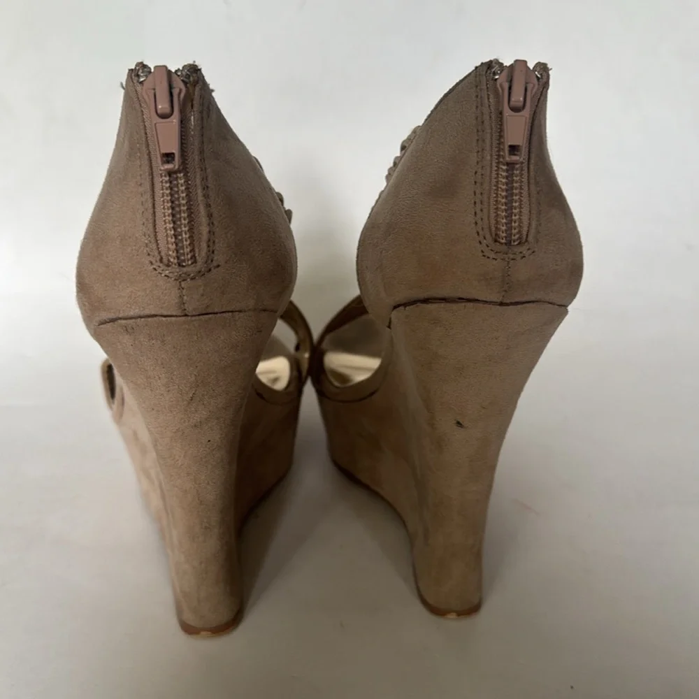 MADDEN GIRL Taupe Faux Suede 5.35” Platform Wedges Pierced T Strap Zip Heel 7